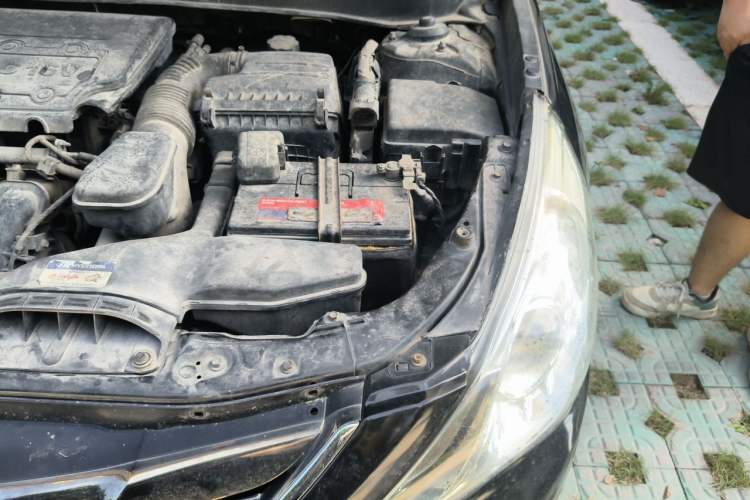 Used Hyundai Sonata 2011 2.0L Automatic Luxury Edition Engine Bay Left