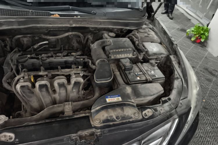 Used Hyundai Sonata 2011 2.0L Automatic Prestige Edition Engine Bay Left
