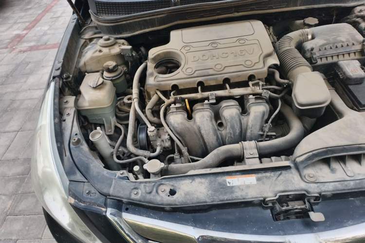 Used Hyundai Sonata 2011 2.0L Automatic Fashion Edition Engine Bay Right