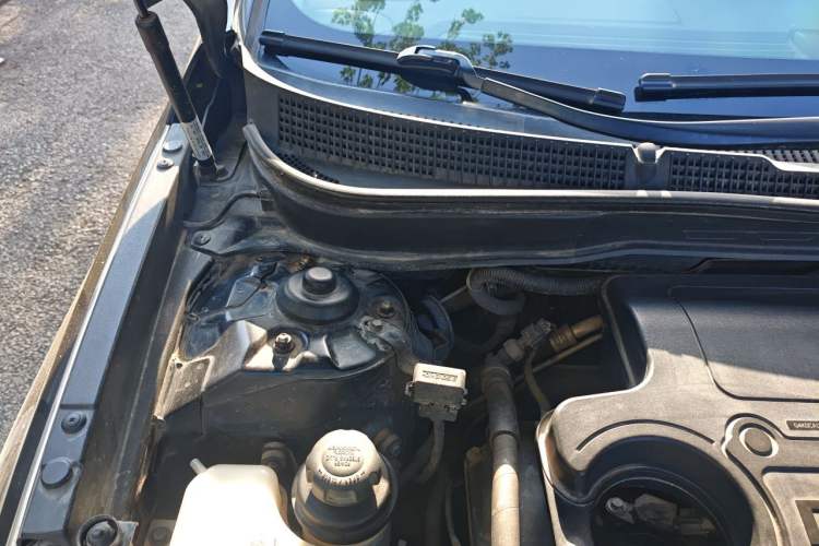Used Hyundai Sonata 2011 2.0L Automatic Fashion Edition Engine Bay Right