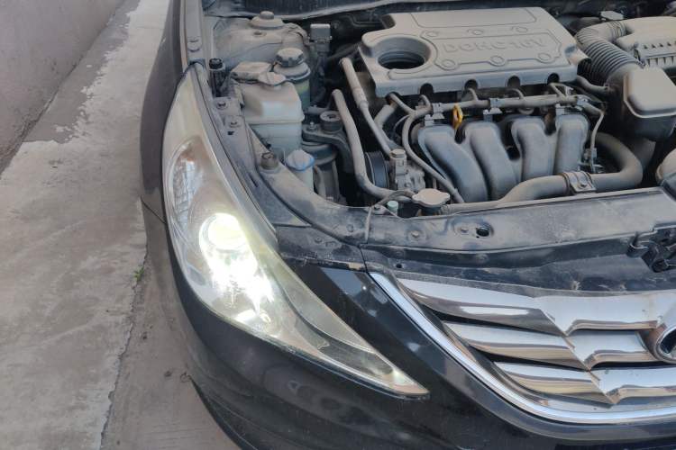 Used Hyundai Sonata 2011 2.0L Automatic Luxury Edition Engine Bay Right