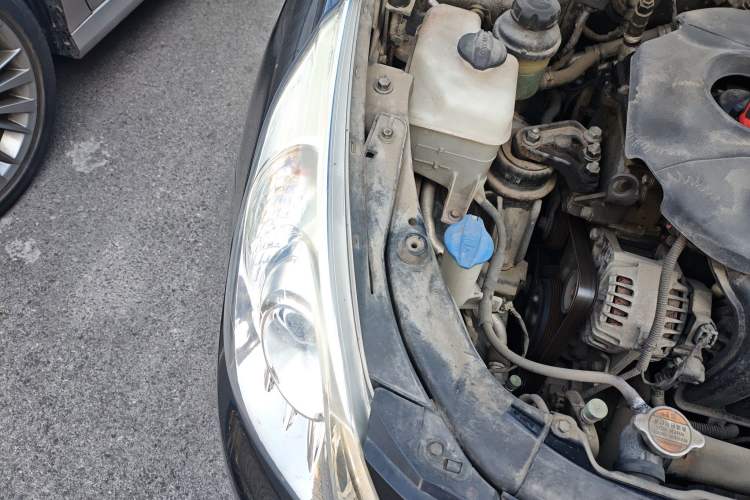 Used Hyundai Sonata 2011 2.0L Automatic Luxury Edition Engine Bay Right