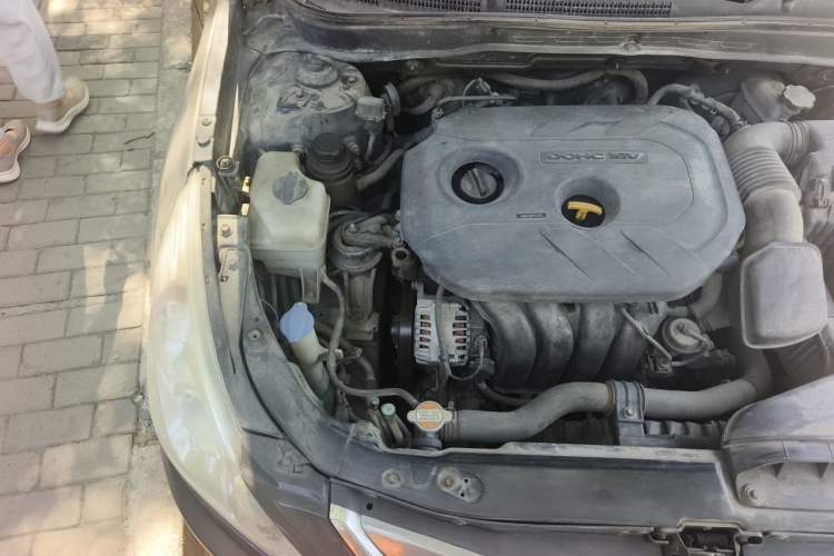 Used Hyundai Sonata 2011 2.0L Automatic Fashion Edition Engine Bay Right