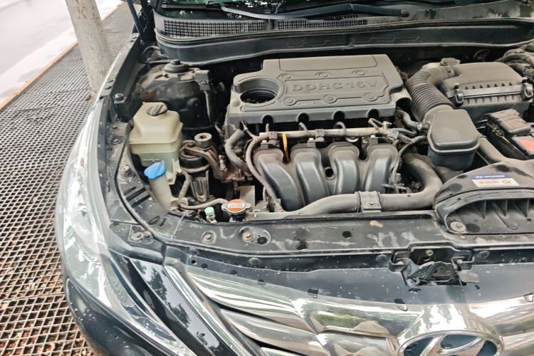 Used Hyundai Sonata 2011 2.0L Automatic Prestige Edition Engine Bay Right