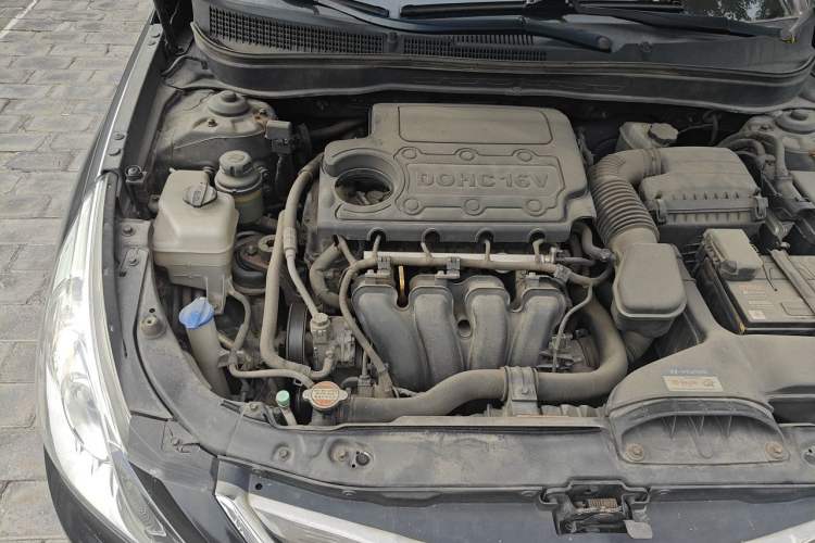 Used Hyundai Sonata 2011 2.0L Automatic Fashion Edition Engine Bay Right