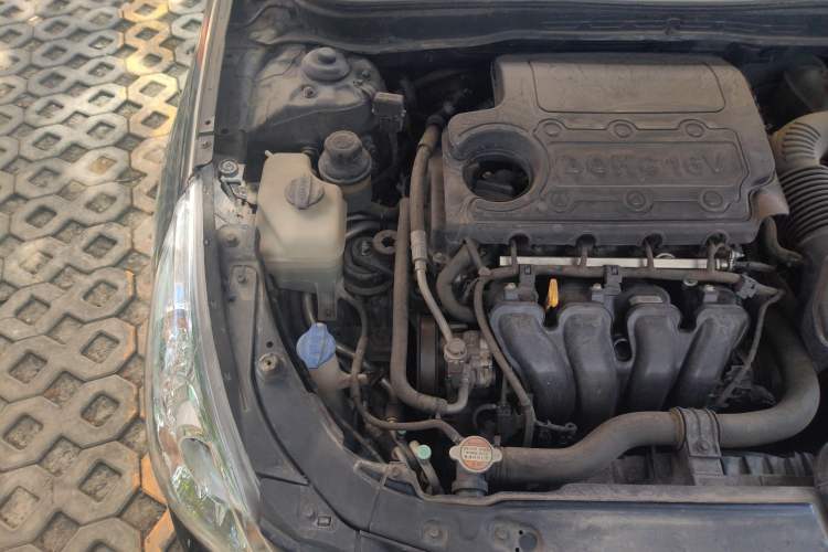 Used Hyundai Sonata 2011 2.0L Automatic Luxury Edition Engine Bay Right