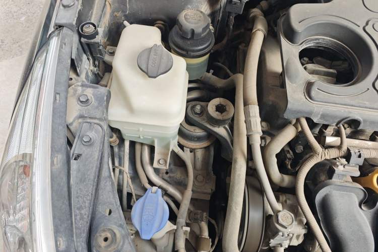 Used Hyundai Sonata 2011 2.0L Automatic Luxury Edition Engine Bay Right