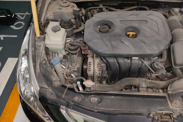 Used Hyundai Sonata 2011 2.0L Automatic Luxury Edition Engine Bay Right