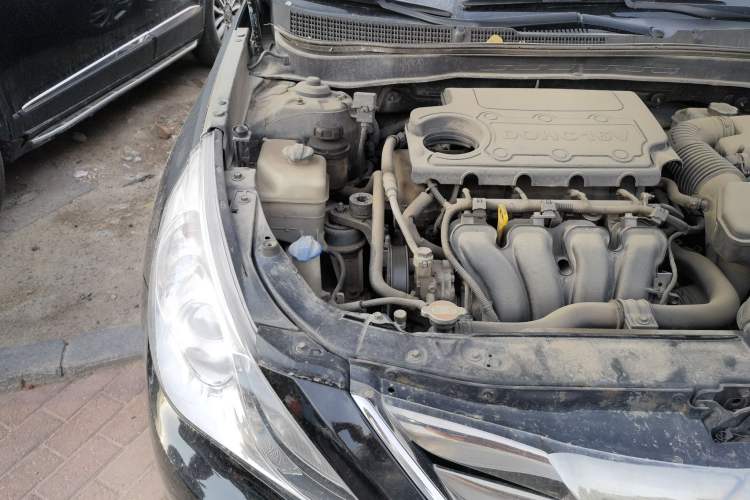 Used Hyundai Sonata 2011 2.0L Automatic Luxury Edition Engine Bay Right