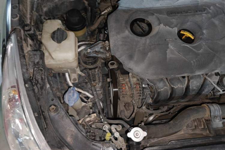Used Hyundai Sonata 2011 2.0L Automatic Luxury Edition Engine Bay Right