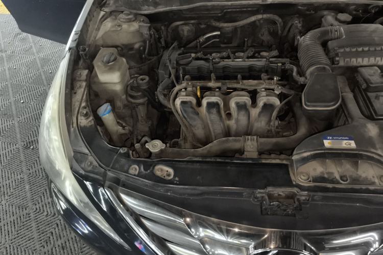 Used Hyundai Sonata 2011 2.0L Automatic Prestige Edition Engine Bay Right