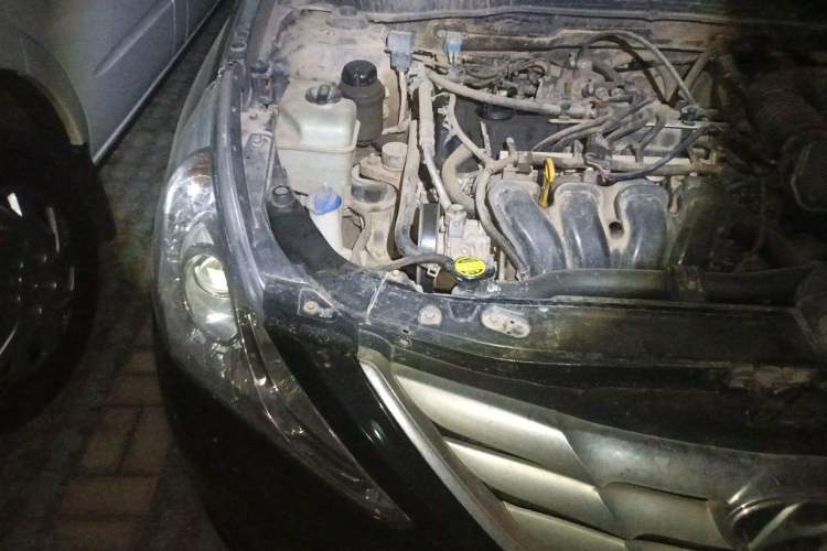 Used Hyundai Sonata 2011 2.0L Automatic Luxury Edition Engine Bay Right