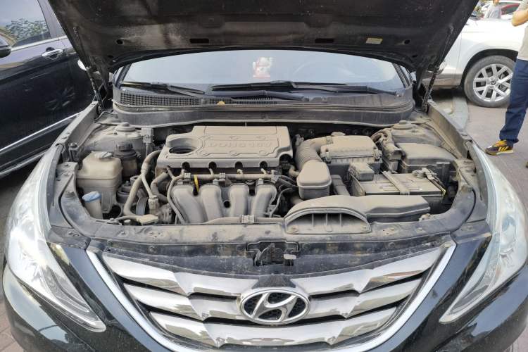Used Hyundai Sonata 2011 2.0L Automatic Luxury Edition Engine Bay