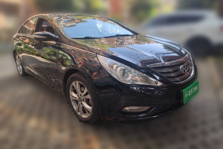 Used Hyundai Sonata 2011 2.0L Automatic Luxury Edition Front Right 45 Deg