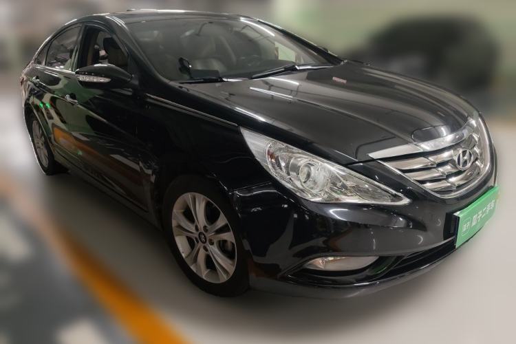 Used Hyundai Sonata 2011 2.0L Automatic Luxury Edition Front Right 45 Deg