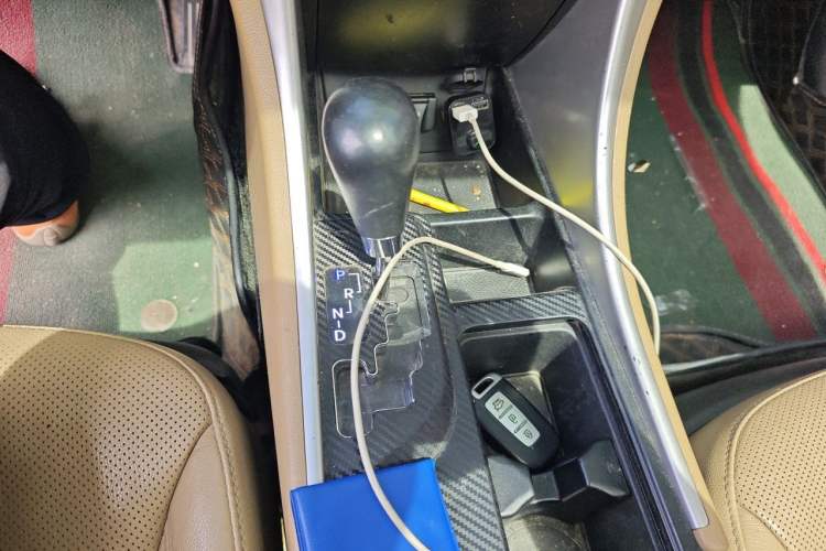 Used Hyundai Sonata 2011 2.4L Automatic Top-Tier Version Gear Lever