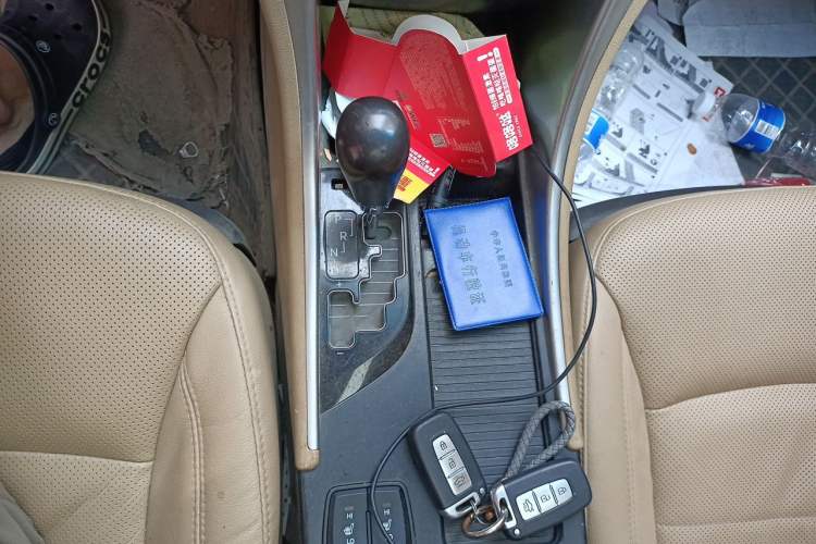 Used Hyundai Sonata 2011 2.0L Automatic Luxury Edition Gear Lever
