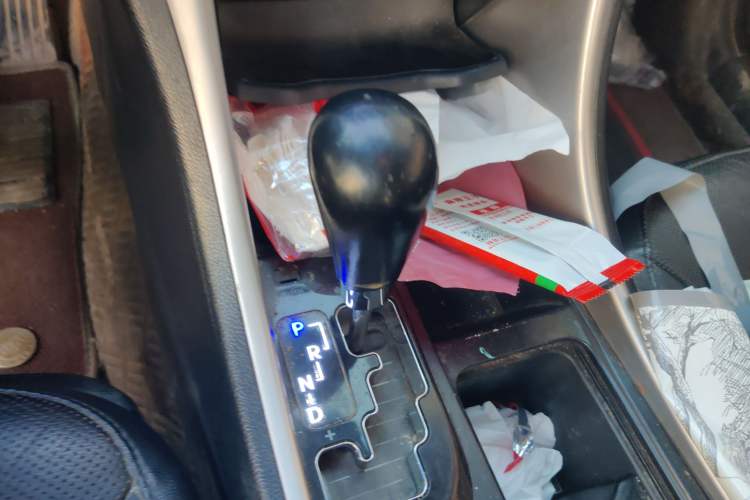 Used Hyundai Sonata 2011 2.0L Automatic Luxury Edition Gear Lever