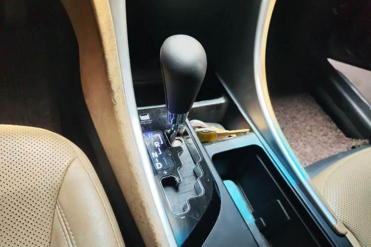 Used Hyundai Sonata 2011 2.4L Automatic Top-Tier Version Gear Lever