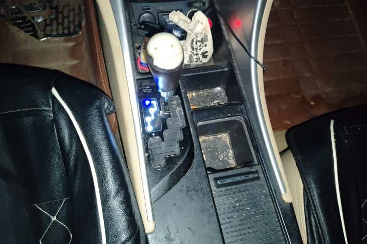 Used Hyundai Sonata 2011 2.0L Automatic Leading Edition Gear Lever