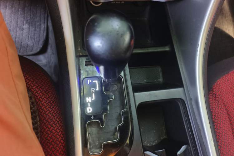 Used Hyundai Sonata 2011 2.0L Automatic Fashion Edition Gear Lever