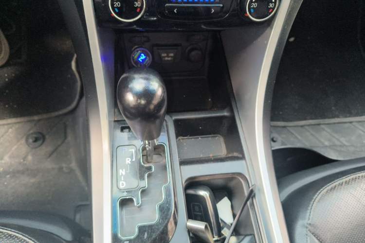 Used Hyundai Sonata 2011 2.0L Automatic Luxury Edition Gear Lever