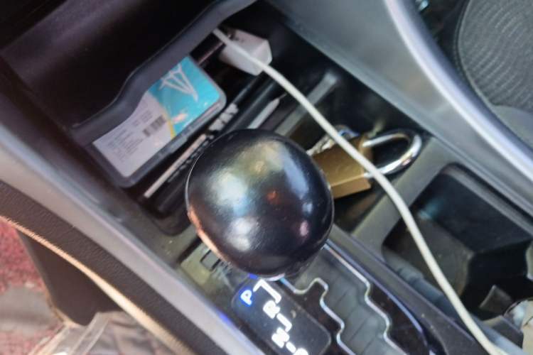 Used Hyundai Sonata 2011 2.0L Automatic Leading Edition Gear Lever