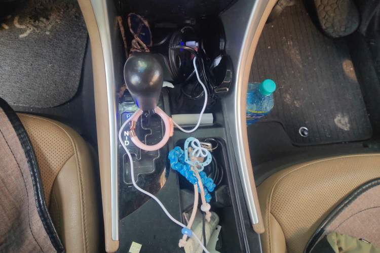 Used Hyundai Sonata 2011 2.0L Automatic Luxury Edition Gear Lever