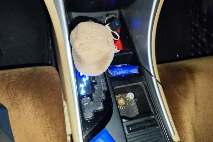 Used Hyundai Sonata 2011 2.0L Automatic Fashion Edition Gear Lever