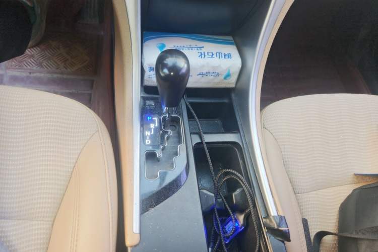 Used Hyundai Sonata 2011 2.0L Automatic Fashion Edition Gear Lever