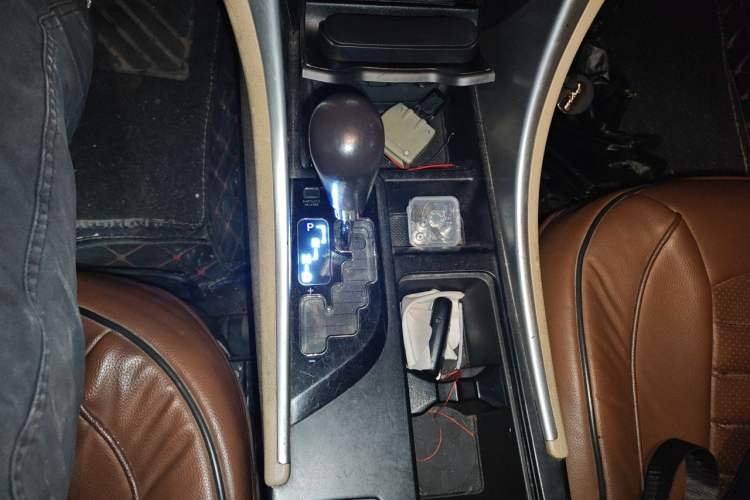 Used Hyundai Sonata 2011 2.0L Automatic Luxury Edition Gear Lever