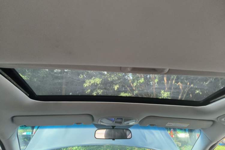Used Hyundai Sonata 2011 2.0L Automatic Luxury Edition Headliner