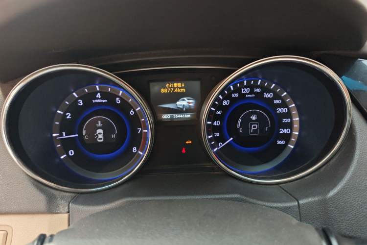 Used Hyundai Sonata 2011 2.0L Automatic Luxury Edition Instrument Cluster