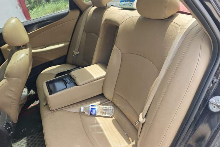 Used Hyundai Sonata 2011 2.4L Automatic Top-Tier Version Left Rear Seat