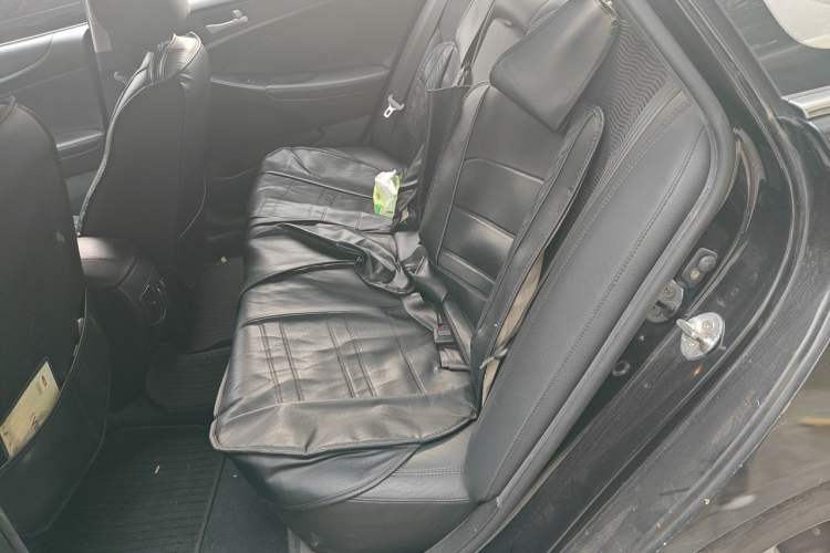 Used Hyundai Sonata 2011 2.0L Automatic Fashion Edition Left Rear Seat