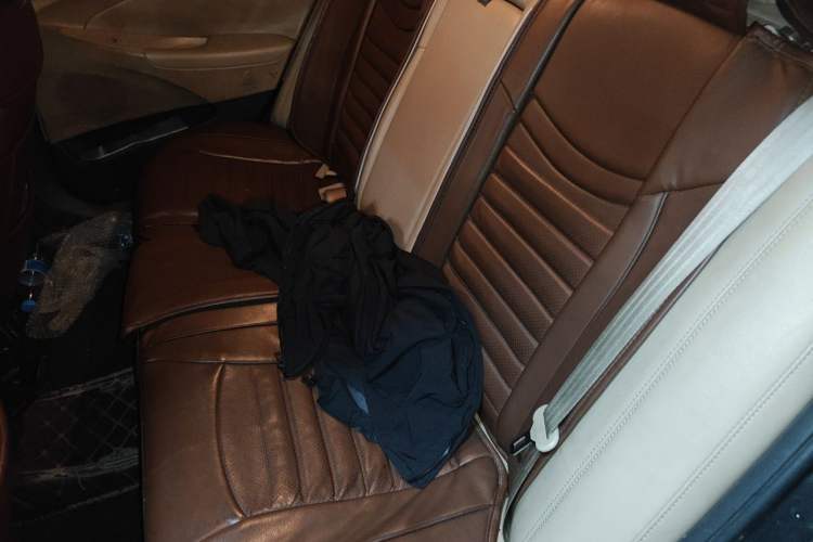 Used Hyundai Sonata 2011 2.0L Automatic Luxury Edition Left Rear Seat