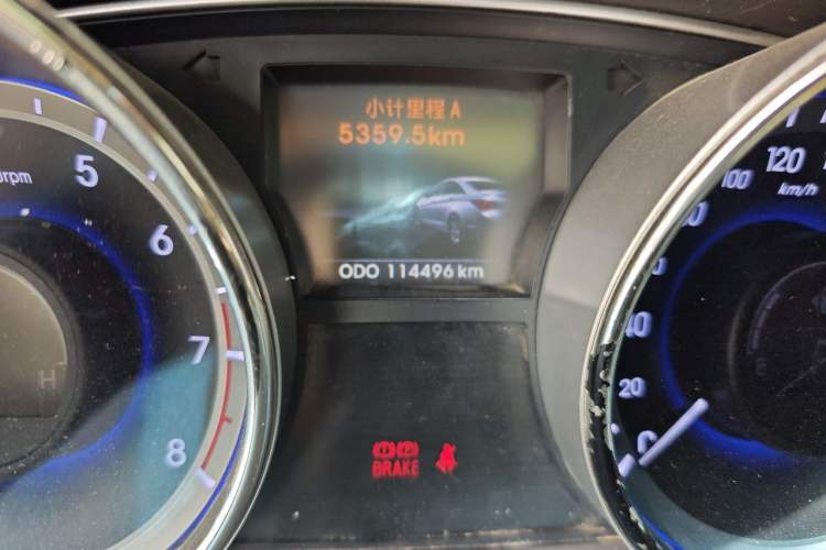 Used Hyundai Sonata 2011 2.4L Automatic Top-Tier Version Odometer Close Up