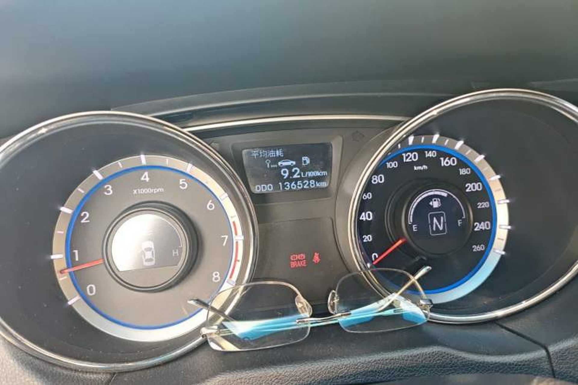Used Hyundai Sonata 2011 2.0L Automatic Fashion Edition Odometer Close Up