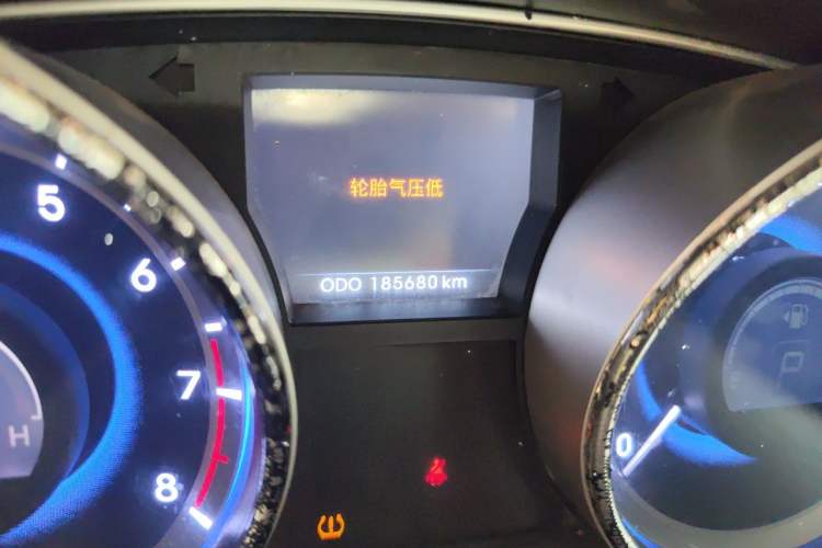 Used Hyundai Sonata 2011 2.4L Automatic Top-Tier Version Odometer Close Up