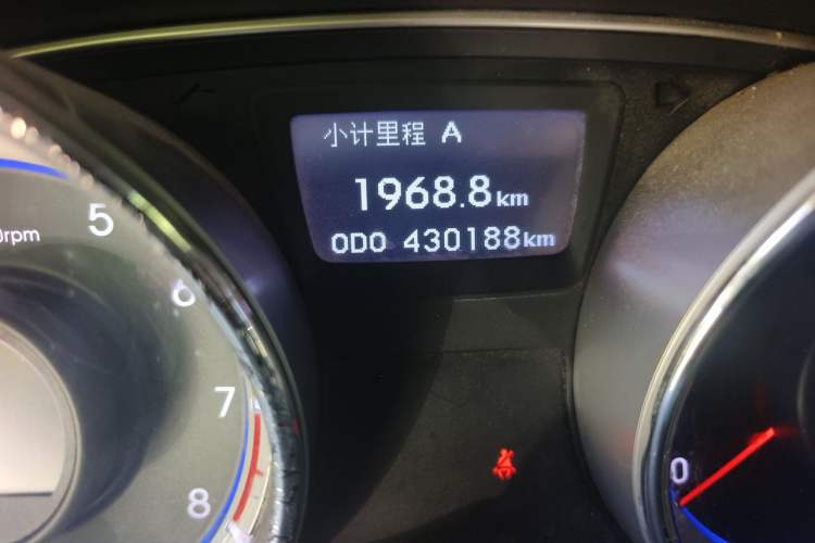 Used Hyundai Sonata 2011 2.0L Automatic Fashion Edition Odometer Close Up