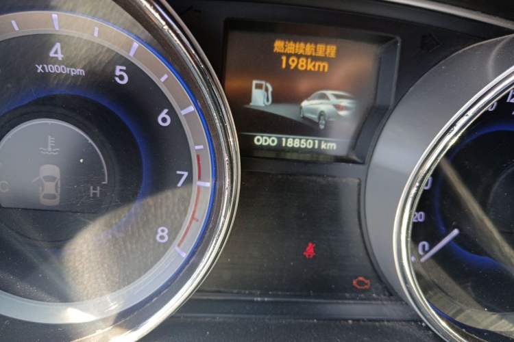 Used Hyundai Sonata 2011 2.0L Automatic Leading Edition Odometer Close Up