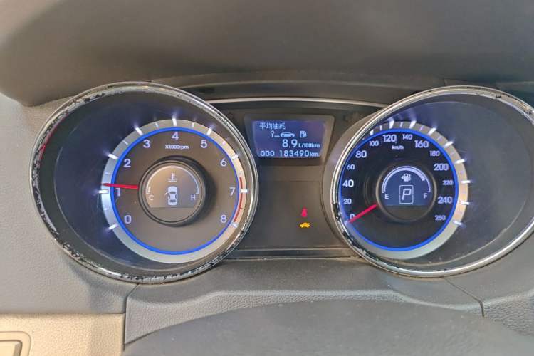 Used Hyundai Sonata 2011 2.0L Automatic Fashion Edition Odometer Close Up