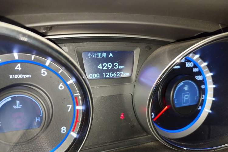 Used Hyundai Sonata 2011 2.0L Automatic Fashion Edition Odometer Close Up