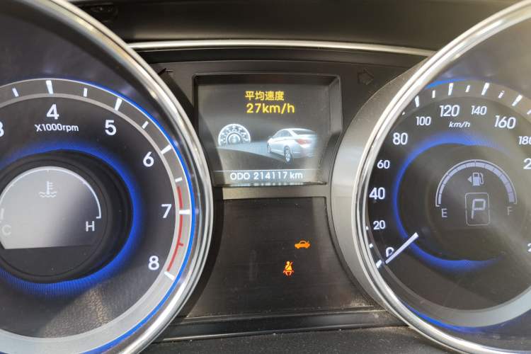 Used Hyundai Sonata 2011 2.0L Automatic Luxury Edition Odometer Close Up