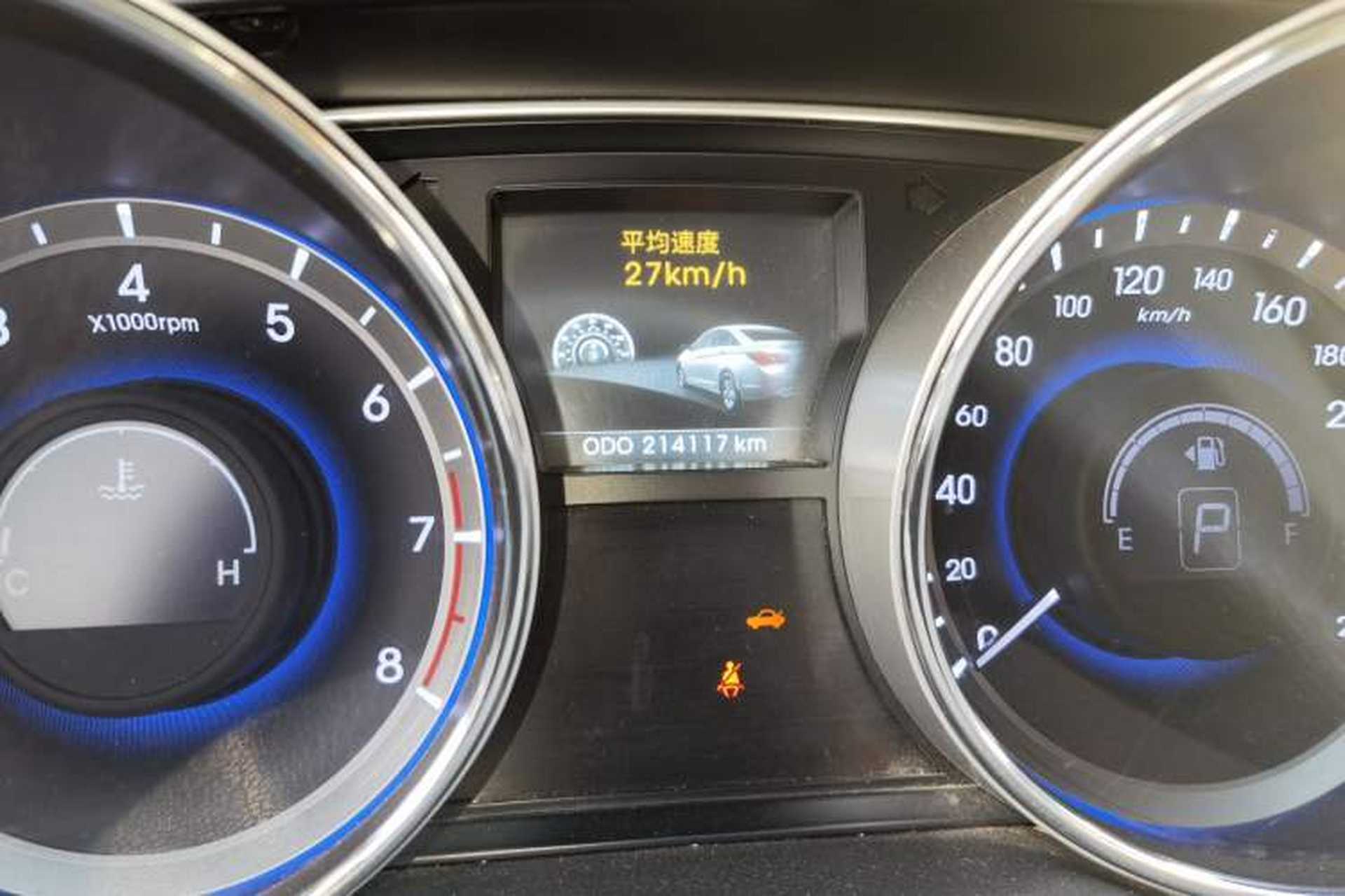 Used Hyundai Sonata 2011 2.0L Automatic Luxury Edition Odometer Close Up