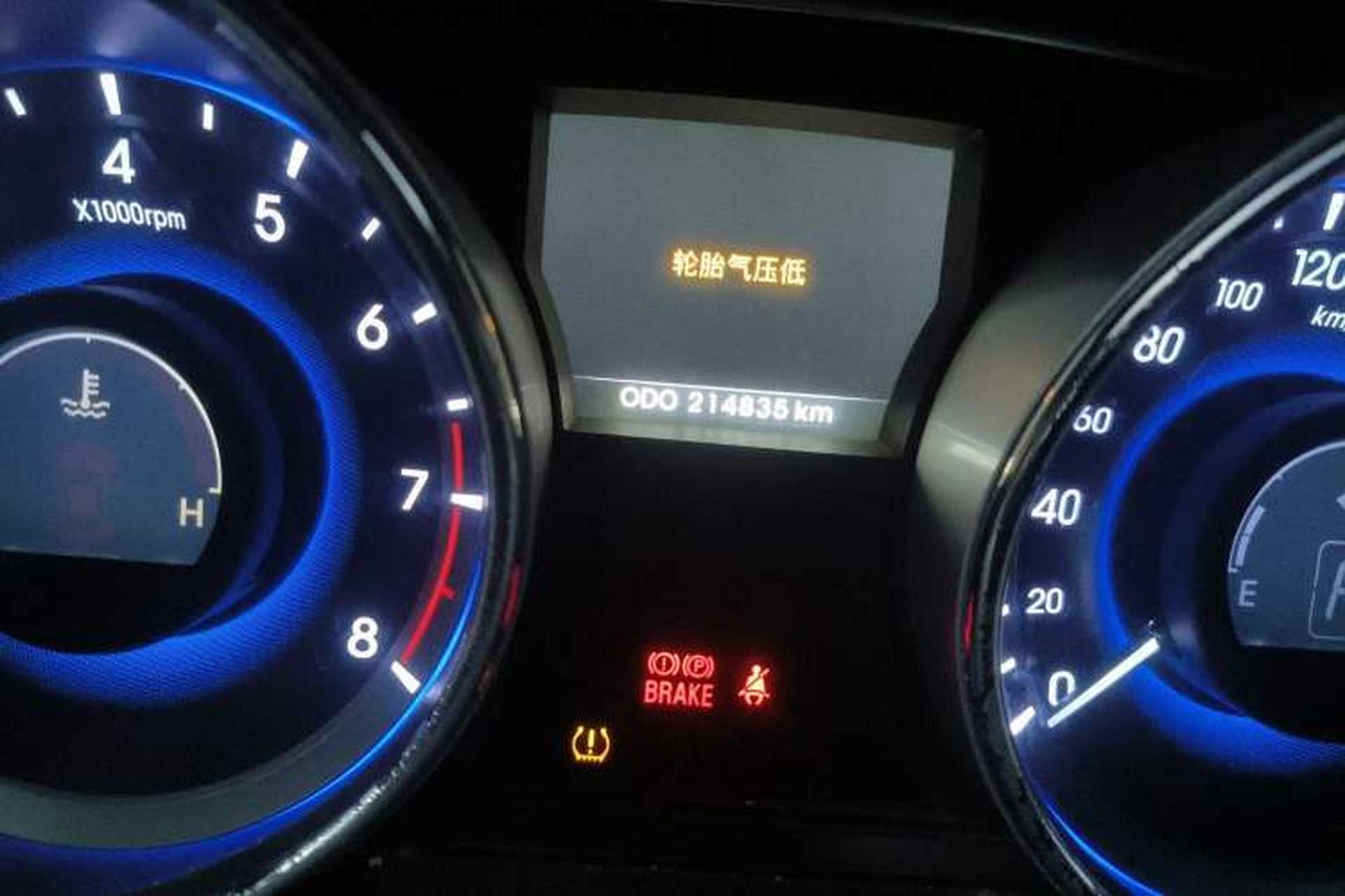 Used Hyundai Sonata 2011 2.0L Automatic Luxury Edition Odometer Close Up