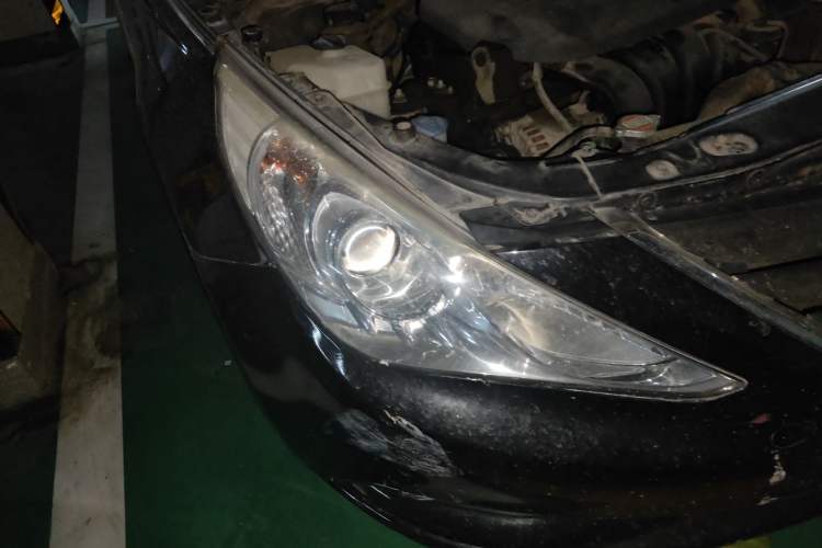 Used Hyundai Sonata 2011 2.0L Automatic Luxury Edition Right Front Headlight
