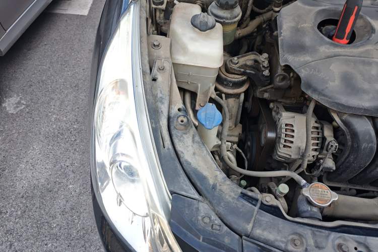 Used Hyundai Sonata 2011 2.0L Automatic Luxury Edition Right Front Headlight