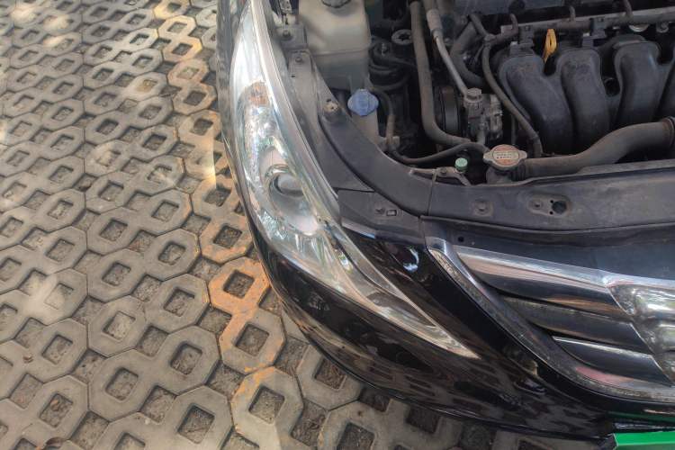 Used Hyundai Sonata 2011 2.0L Automatic Luxury Edition Right Front Headlight