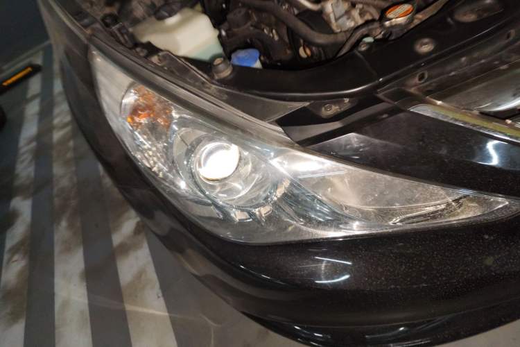 Used Hyundai Sonata 2011 2.0L Automatic Fashion Edition Right Front Headlight